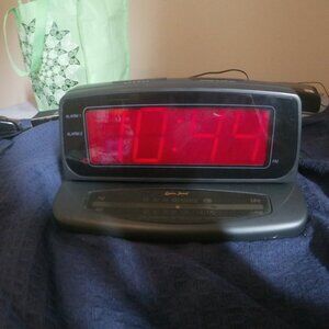 Lennox Sound Dual Alarm AM/FM Digital Clock Radio CR-773